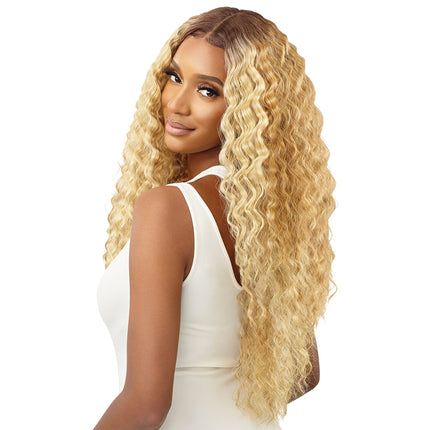 Outre Sleek Lay Part Synthetic Lace Front Wig - Donatella