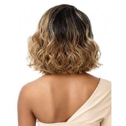 Outre Melted Hairline Synthetic Hd Transparent Lace Wig - Suvi
